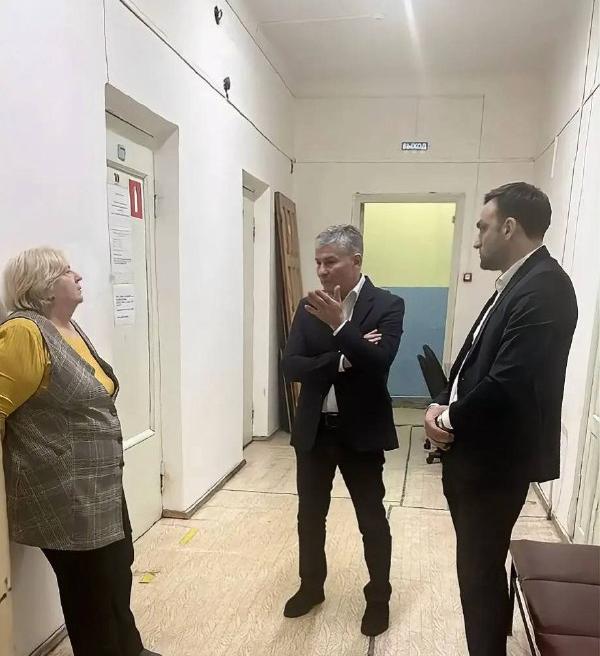 Заместитель министра труда и социальной защиты КБР Анатолий Шетов и Руководитель департамента социального обслуживания Тахир Шаваев посетили с рабочим визитом подведомственные учреждения в г.Прохладный