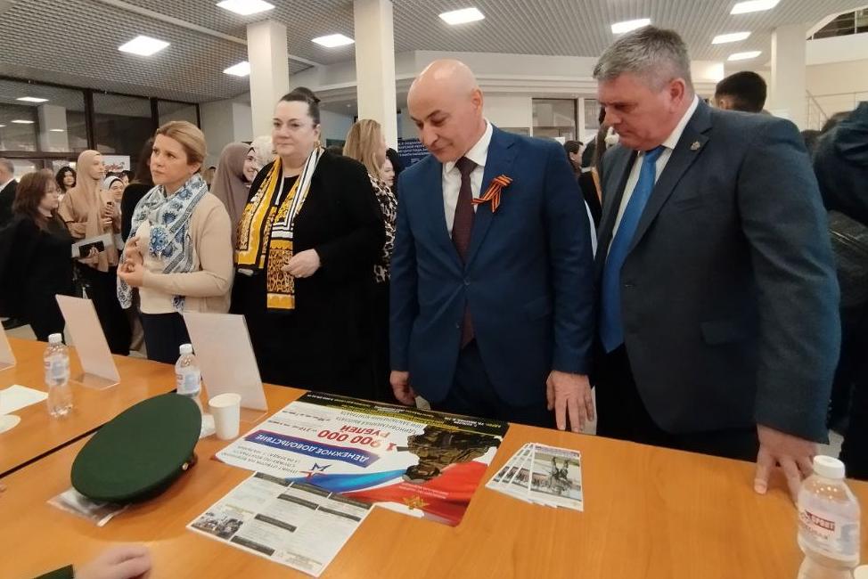 На Центральной площадке ГКЗ в Кабардино-Балкарской Республике проходит региональный этап Всероссийской ярмарки трудоустройства «Работа России. Время возможностей»