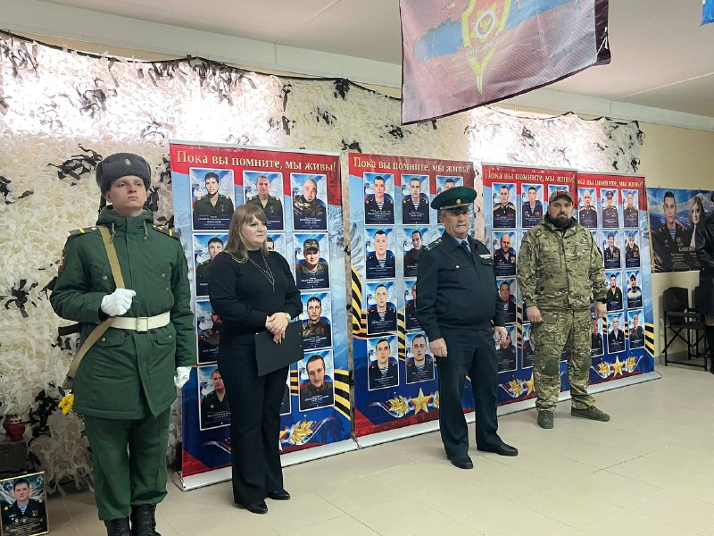 В городском округе Прохладный проходит выставка, посвященная четвертой годовщине начала специальной военной операции