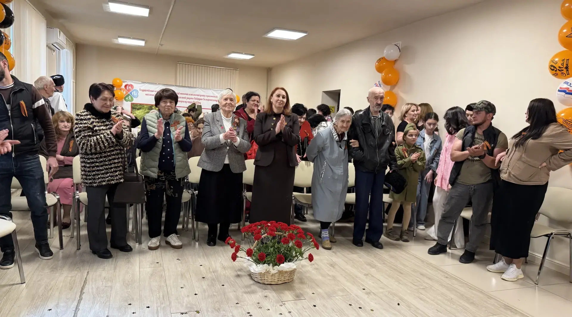 ГКУ "Республиканский комплексный центр социального обслуживания населения" Минтрудсоцзащиты КБР - филиале по г.о. Нальчику состоялся праздничный концерт