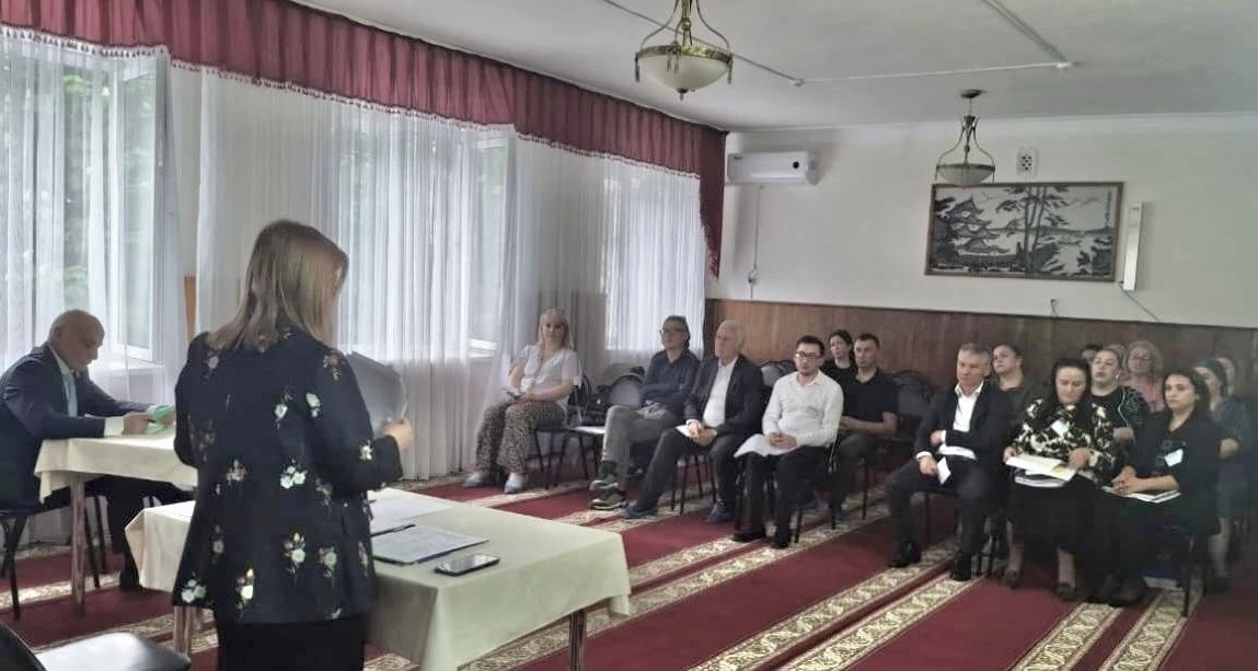 Министр труда и социальной защиты КБР Тахир Тогузаев провел рабочее совещание в ГКУ «Республиканский центр социальной помощи семье и детям», посвященное деятельности и перспективам развития учреждения