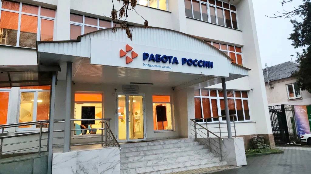 Сотрудники отдела опеки и попечительства Минтрудсоцзащиты КБР под руководством начальника отдела Дышековой Аиды посетили с рабочим визитом филиал ГКУ «Республиканский центр труда, занятости и социальной защиты населения" в г.о. Нальчик