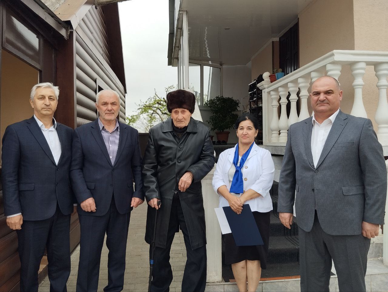 По поручению Главы КБР Казбека Кокова продолжаются поздравления инвалидов и участников ВОВ 1941-1945 годов, посвященные 80-летию Великой Победы.