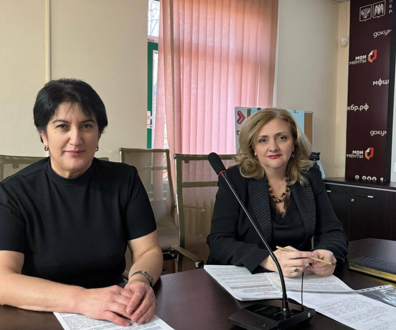 Сотрудниками Минтрудсоцзащиты КБР «Многофункциональный центр по предоставлению государственных и муниципальных услуг был проведен обучающий семинар для специалистов центра и его филиалов