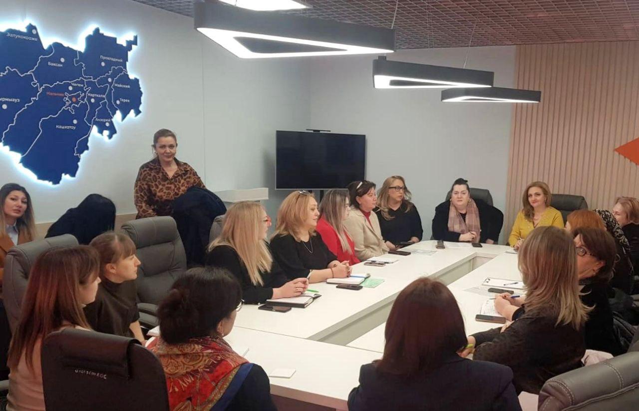 «Республиканским центром труда, занятости и социальной защиты населения» 14.02.2025г. Канунниковой Т.Г. и консультантом Минтрудсоцзащиты Дышековой А.С. проведено ежемесячное обучение для повышения уровня квалификации сотрудников